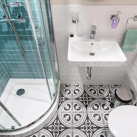 The Cozy Studio, Centre